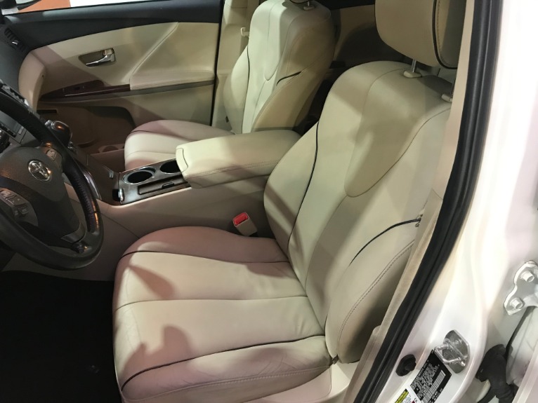 Used-2010-Toyota-Venza-AWD-V6