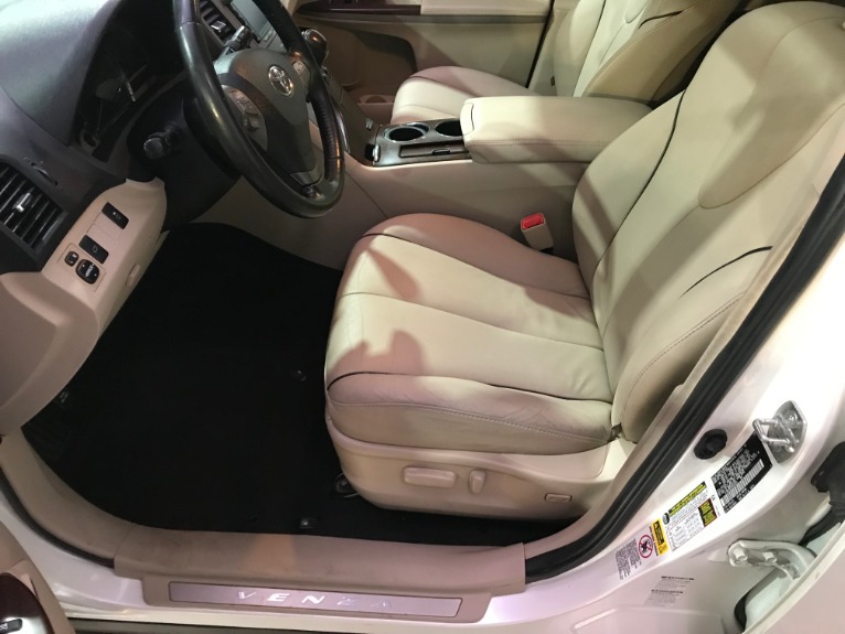 Used-2010-Toyota-Venza-AWD-V6