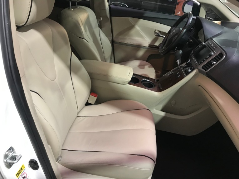 Used-2010-Toyota-Venza-AWD-V6