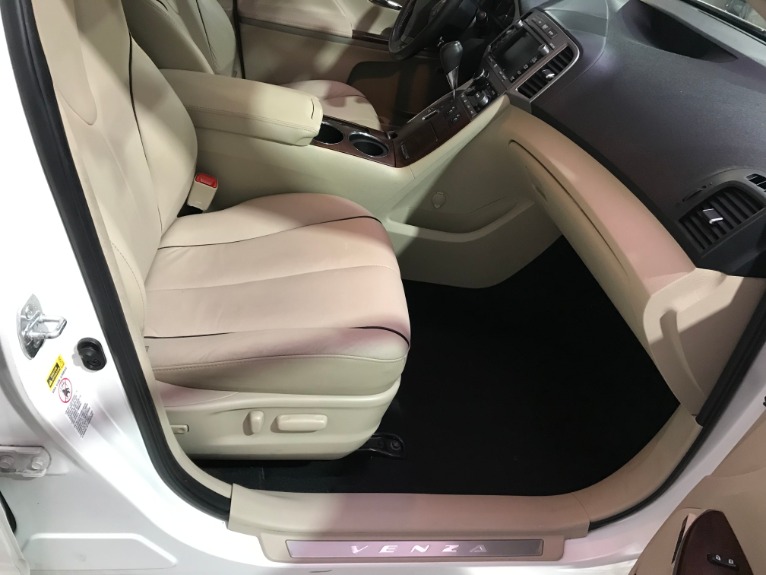 Used-2010-Toyota-Venza-AWD-V6