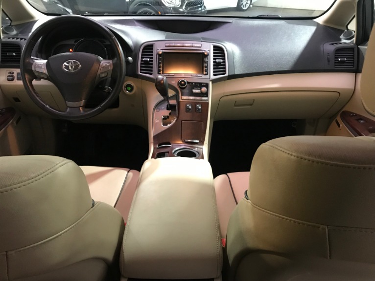 Used-2010-Toyota-Venza-AWD-V6
