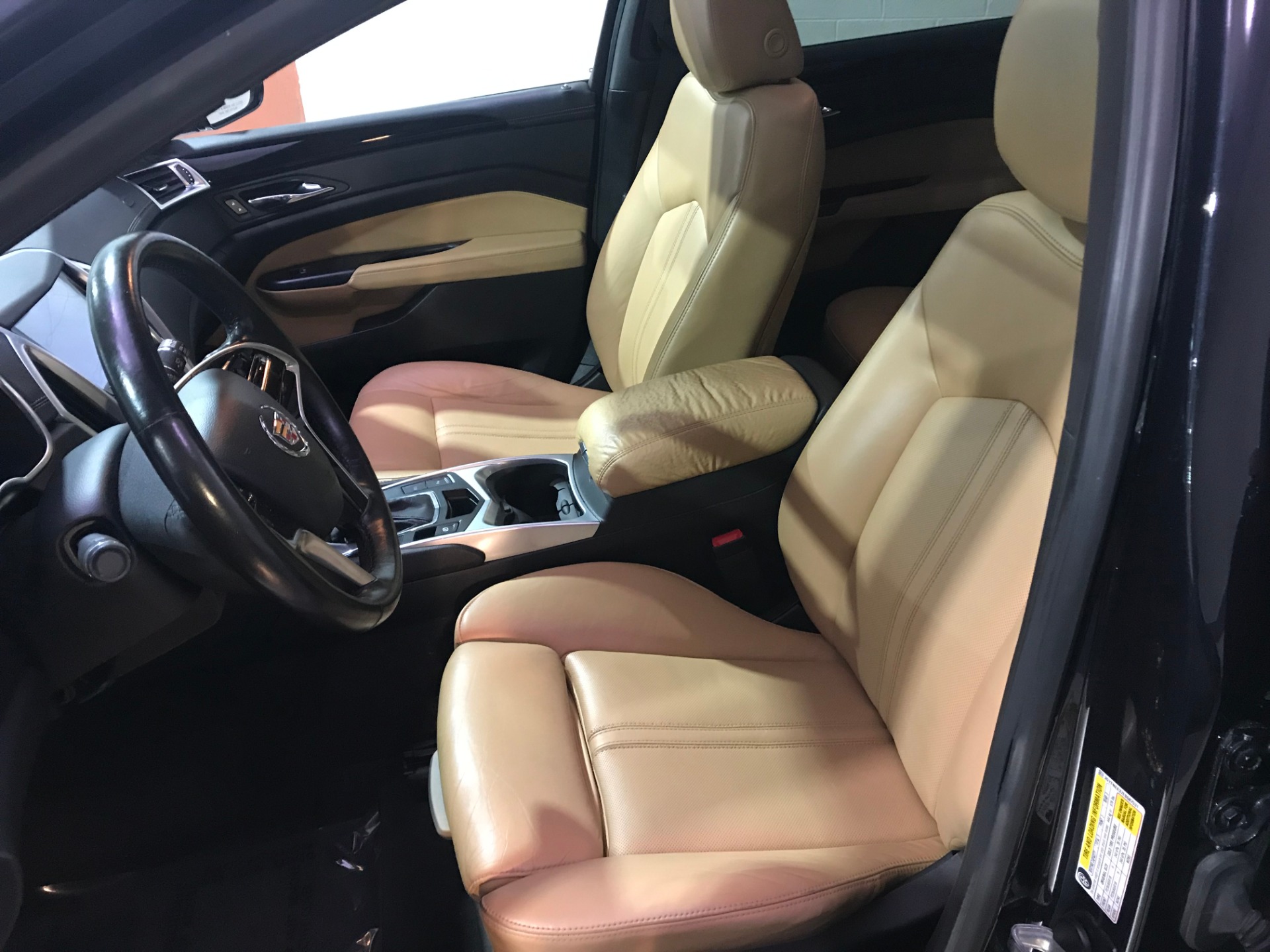 Used-2014-Cadillac-SRX-Luxury-Collection