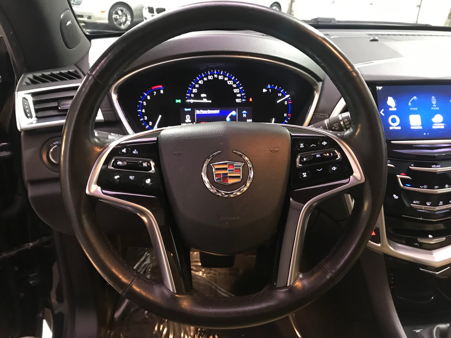Used-2014-Cadillac-SRX-Luxury-Collection