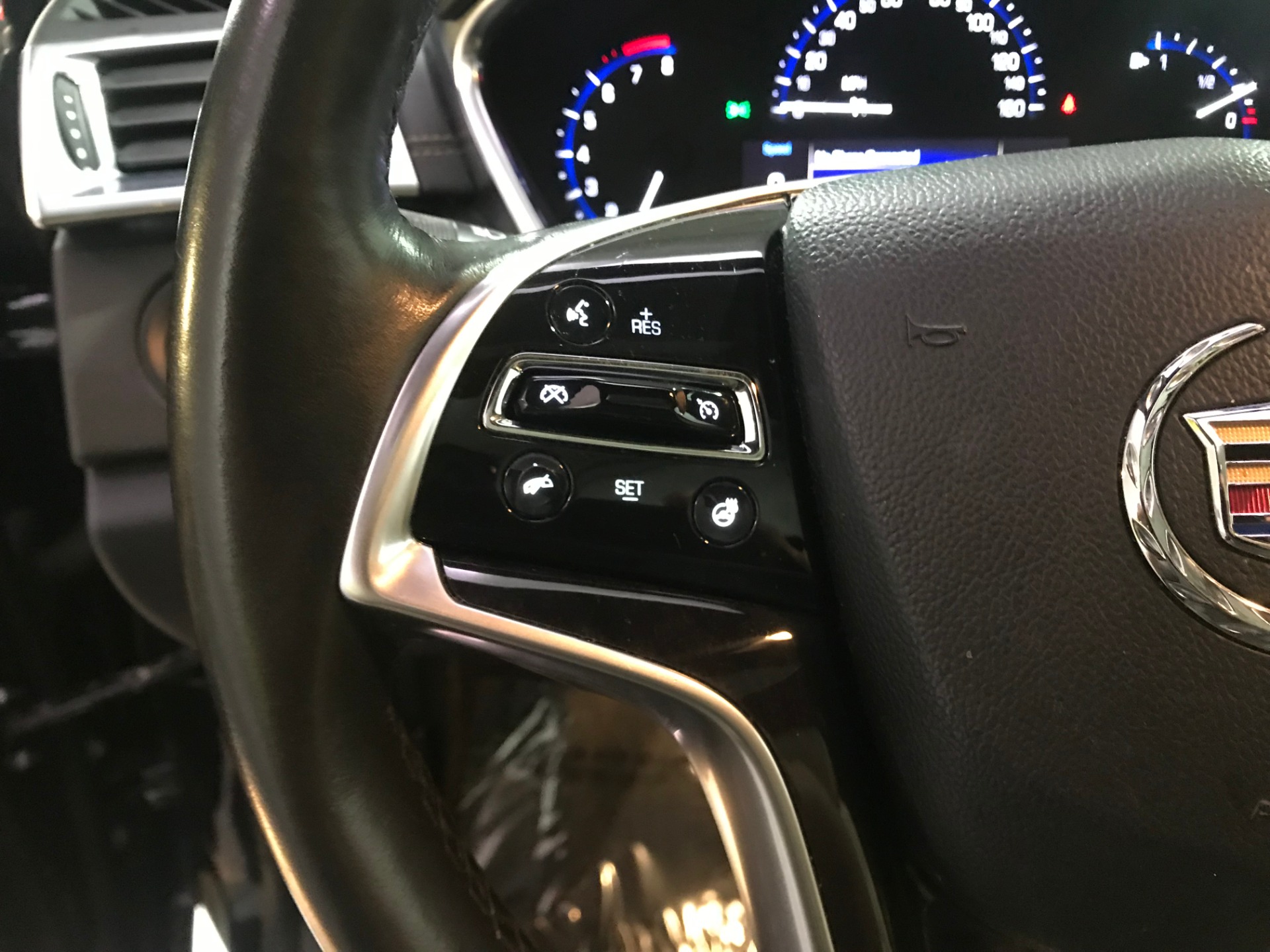 Used-2014-Cadillac-SRX-Luxury-Collection