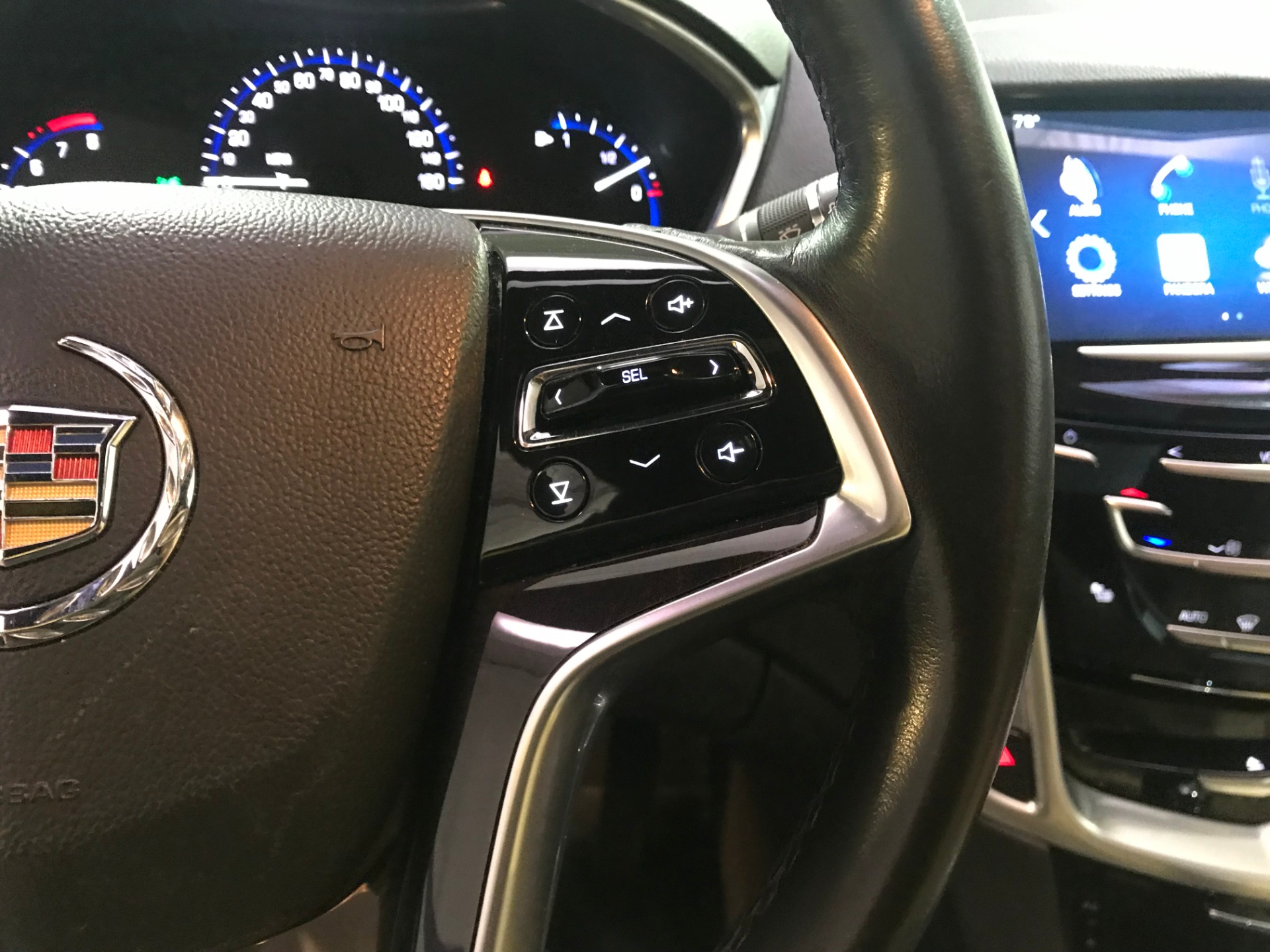 Used-2014-Cadillac-SRX-Luxury-Collection