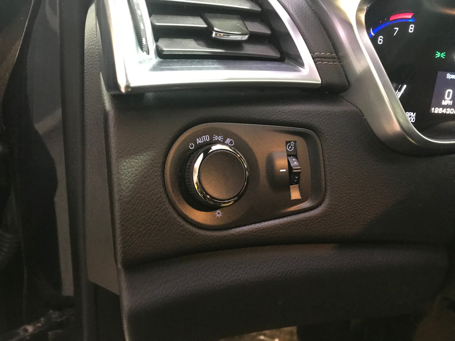 Used-2014-Cadillac-SRX-Luxury-Collection