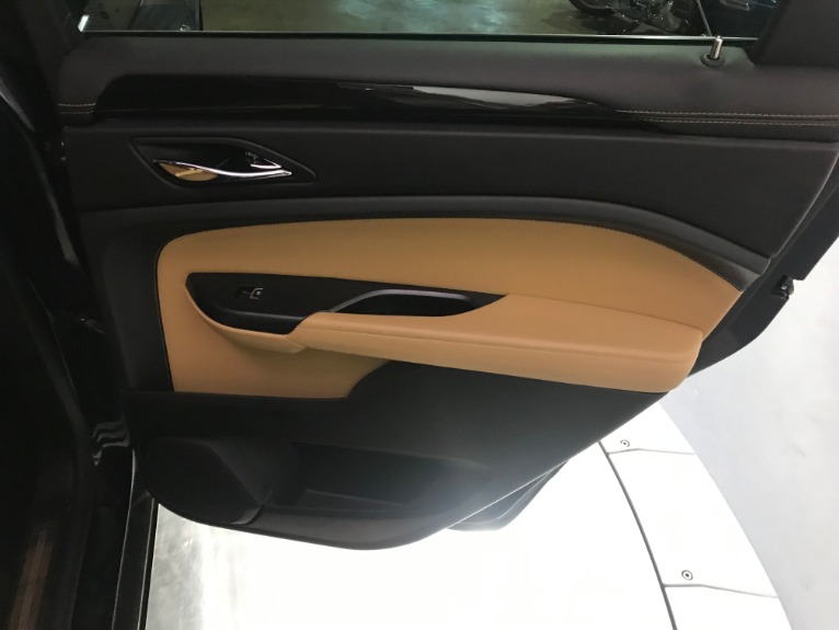 Used-2014-Cadillac-SRX-Luxury-Collection