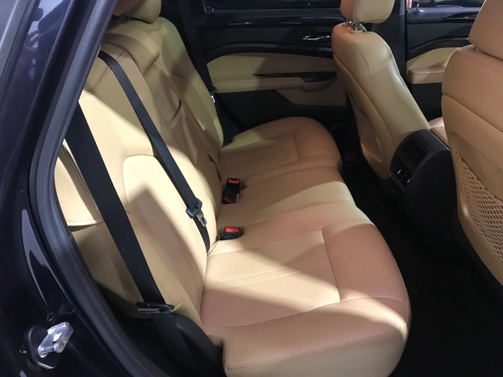 Used-2014-Cadillac-SRX-Luxury-Collection