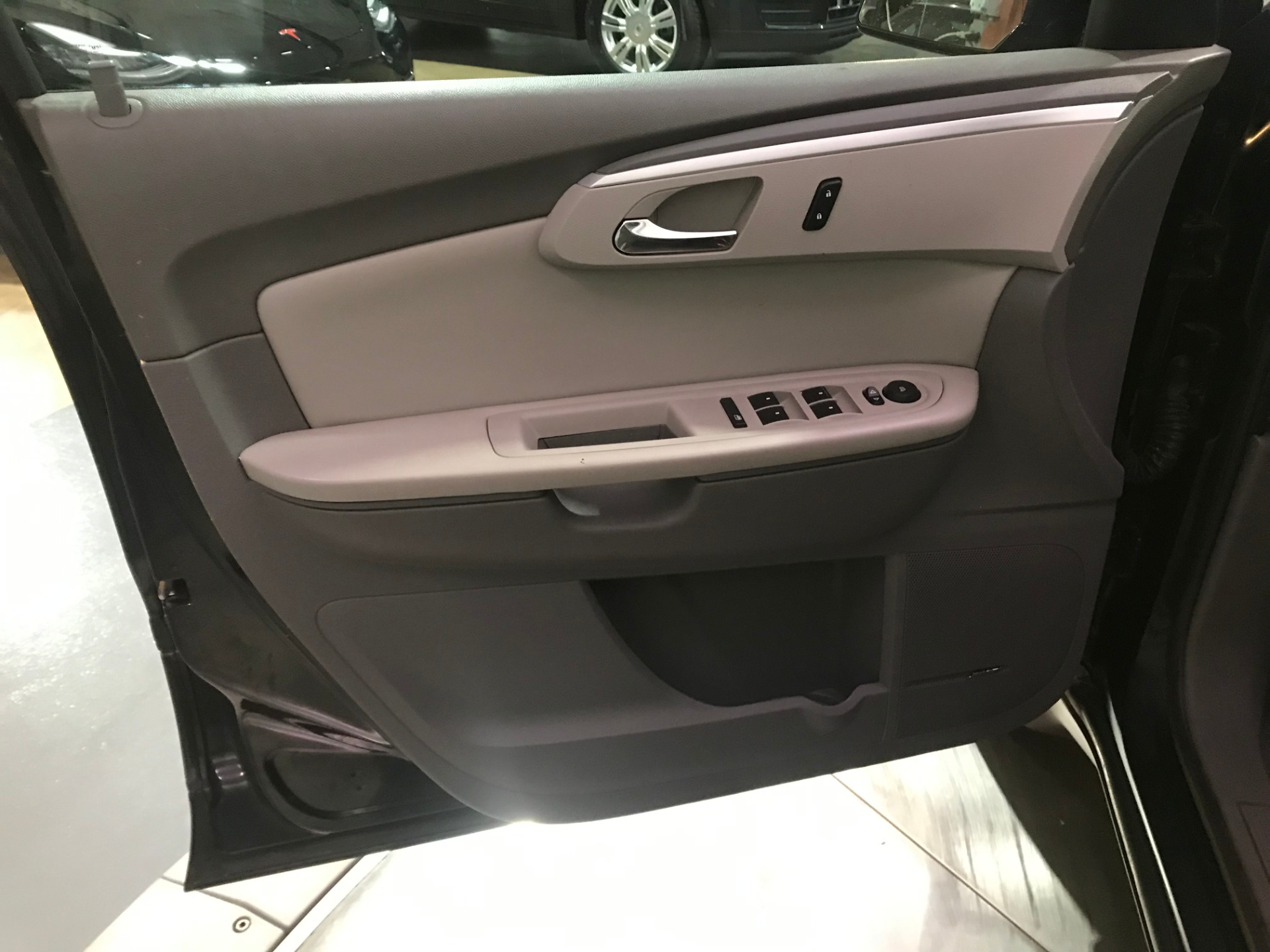 Used-2011-Chevrolet-Traverse-LT-FWD