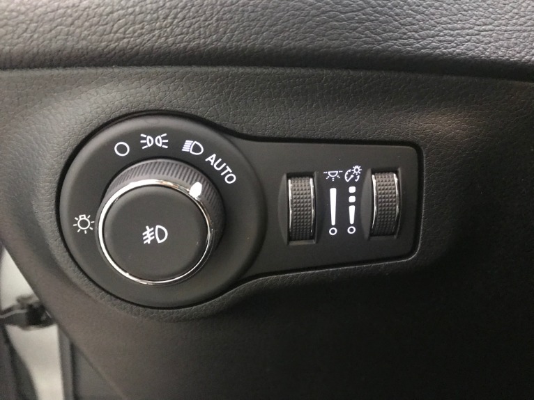 Used-2018-Jeep-Compass-Latitude
