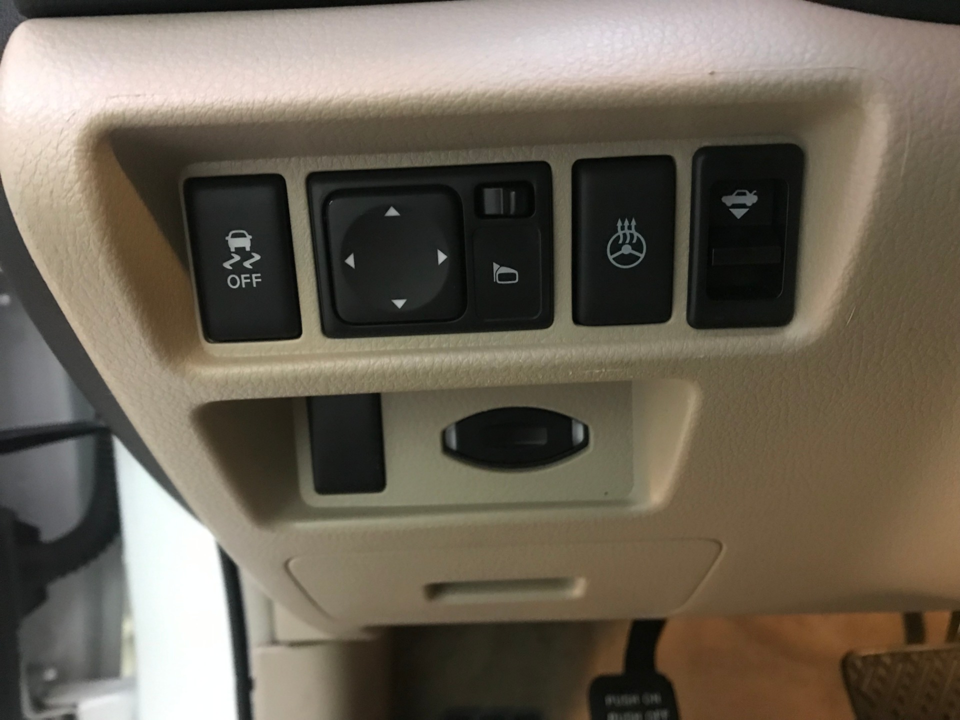 Used-2014-Nissan-Maxima-35-SV