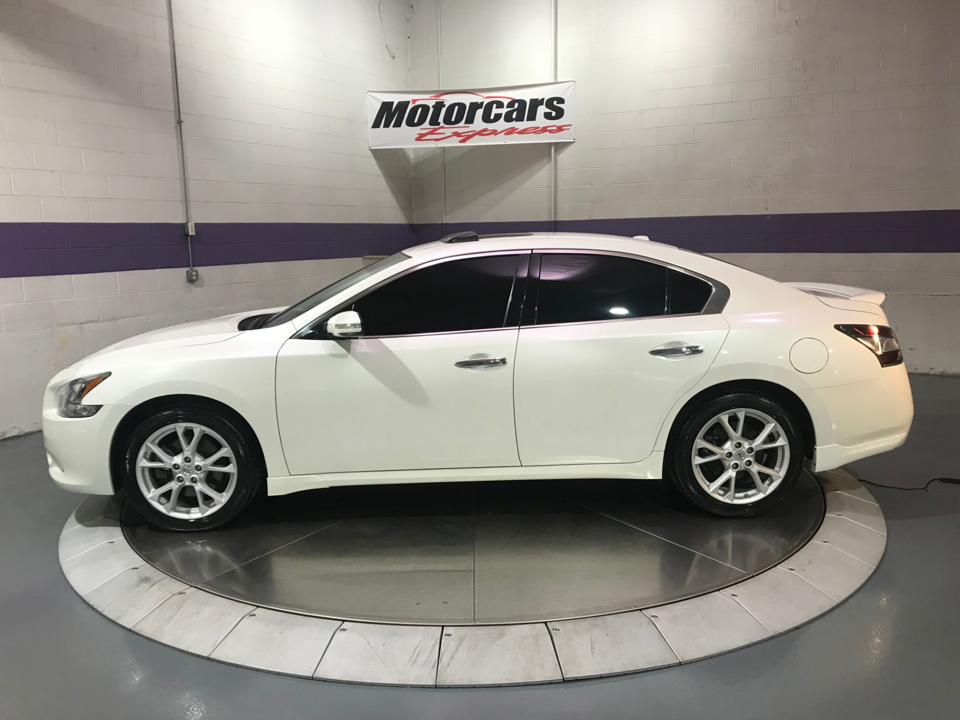 Used-2014-Nissan-Maxima-35-SV