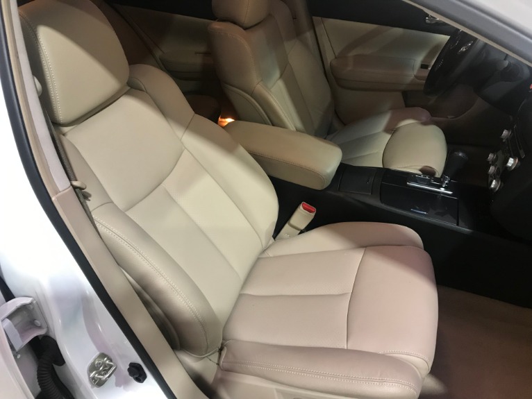 Used-2014-Nissan-Maxima-35-SV