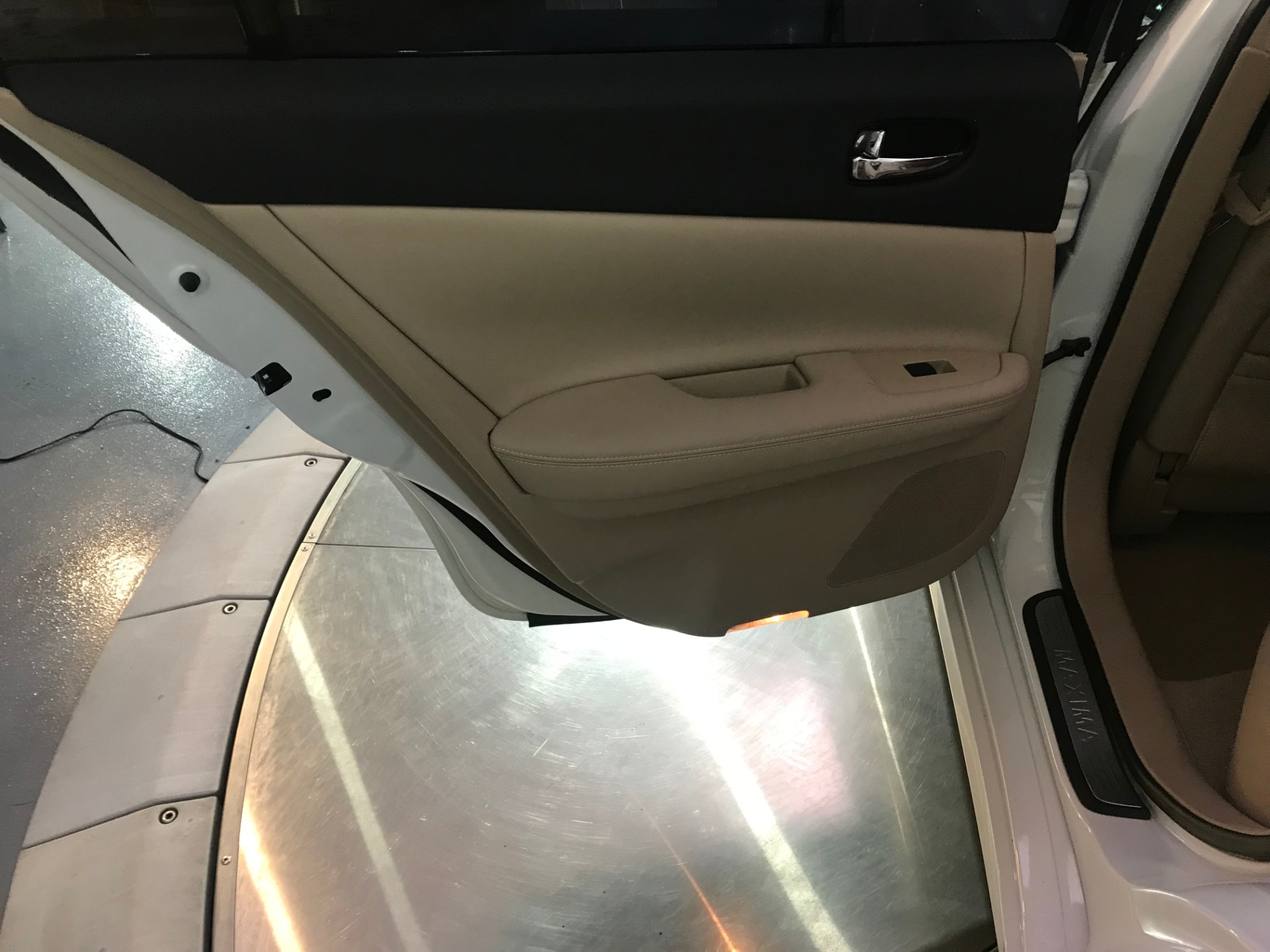 Used-2014-Nissan-Maxima-35-SV