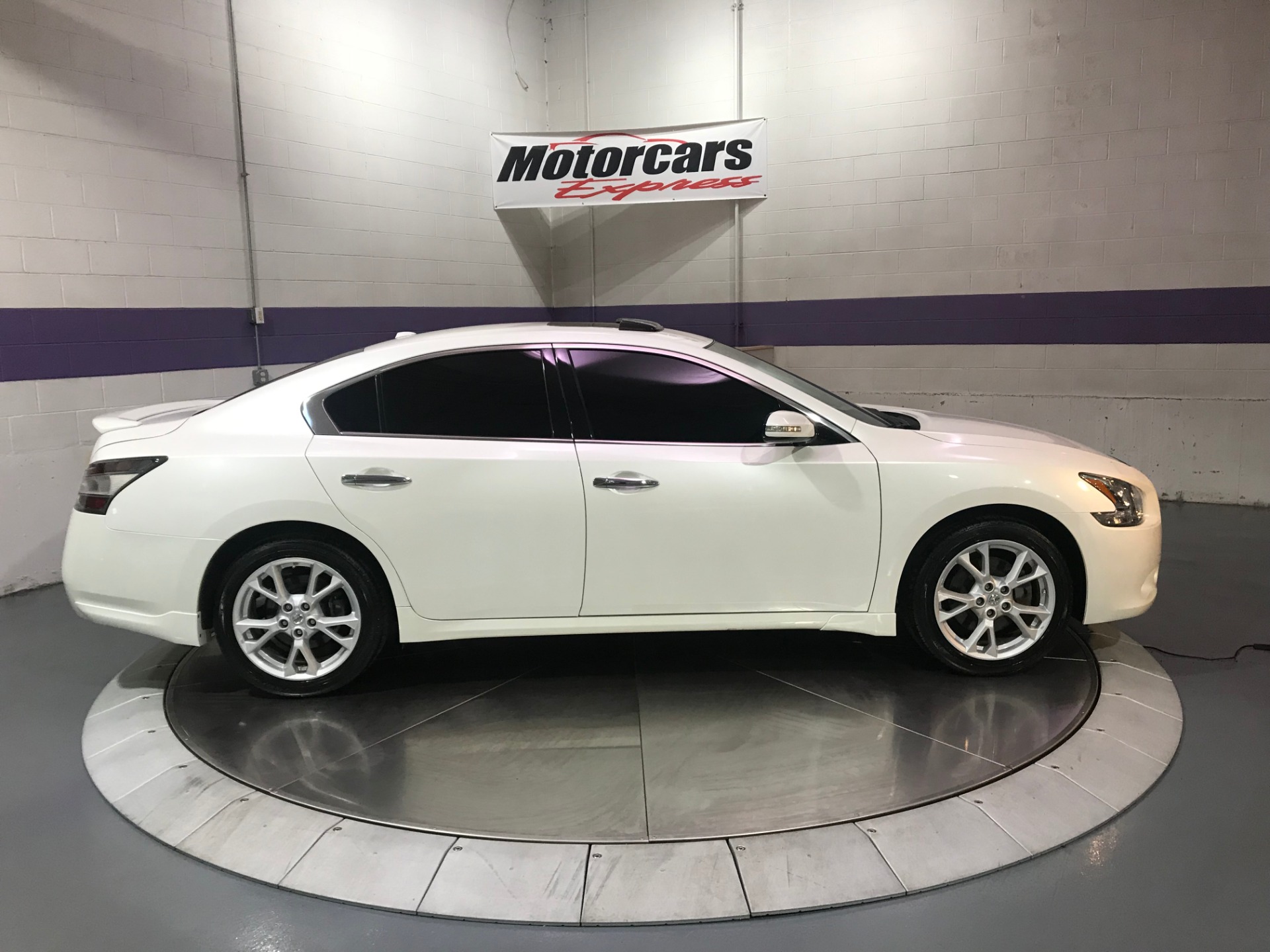 Used-2014-Nissan-Maxima-35-SV