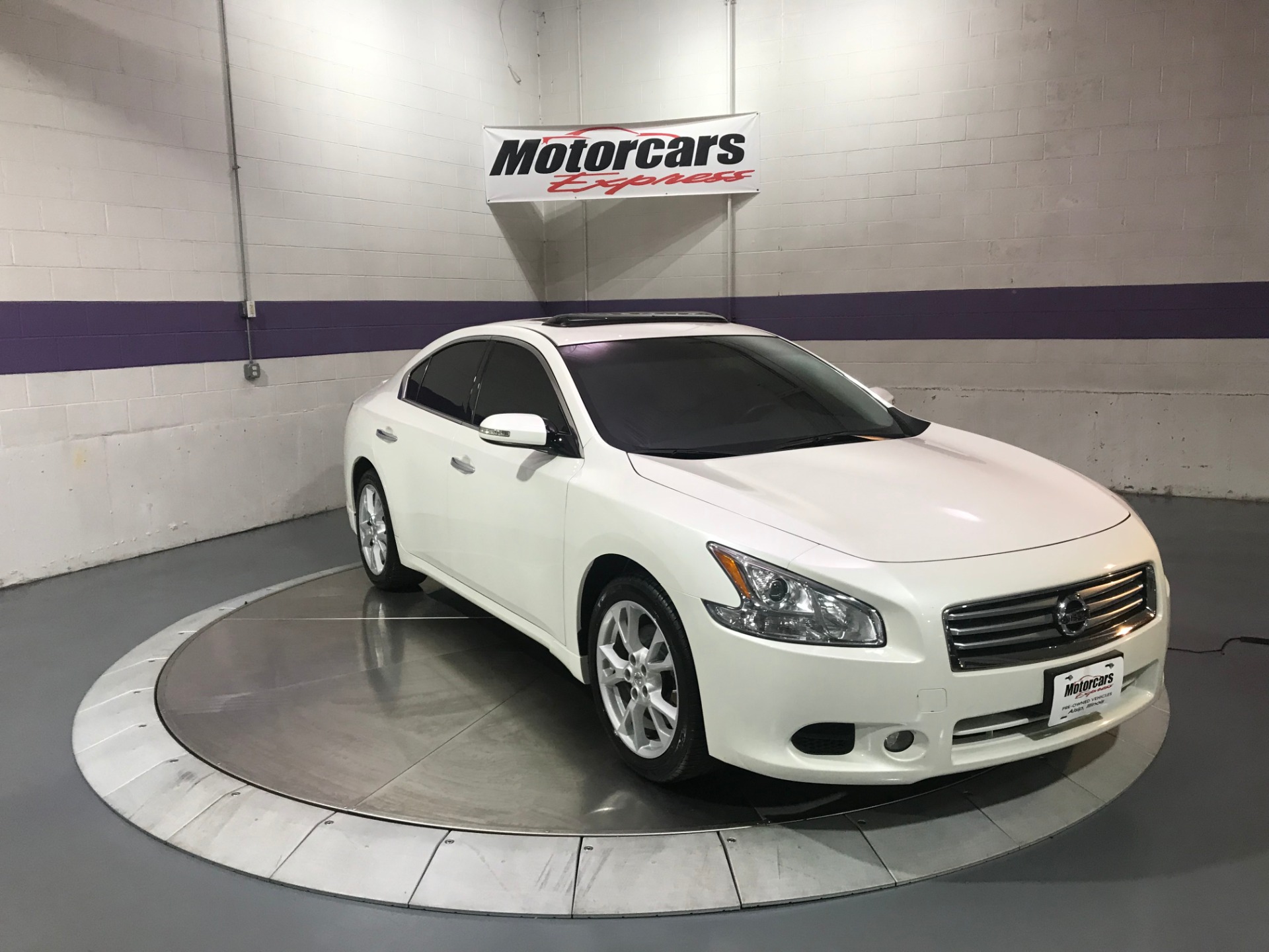 Used-2014-Nissan-Maxima-35-SV