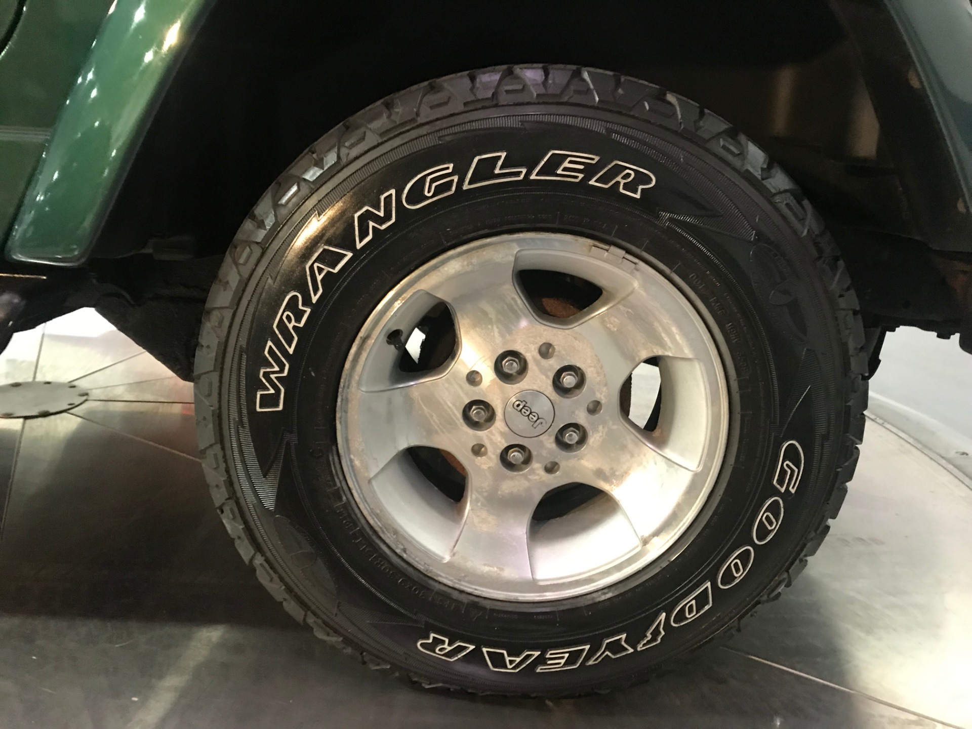 Used-2000-Jeep-Wrangler-Sahara