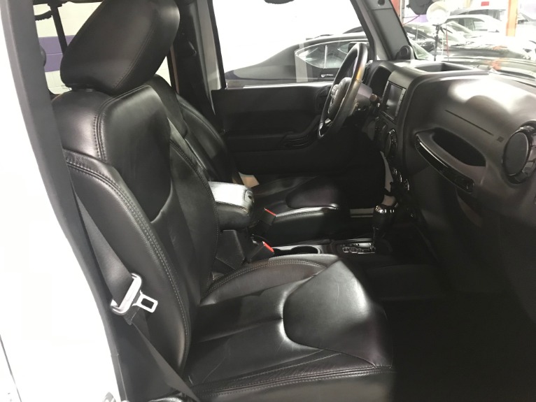Used-2014-Jeep-Wrangler-Unlimited-Altitude-Edition