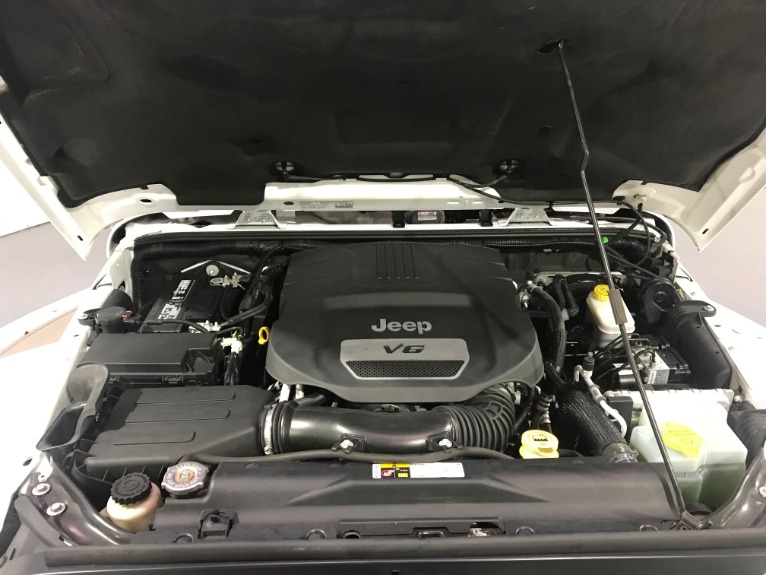 Used-2014-Jeep-Wrangler-Unlimited-Altitude-Edition