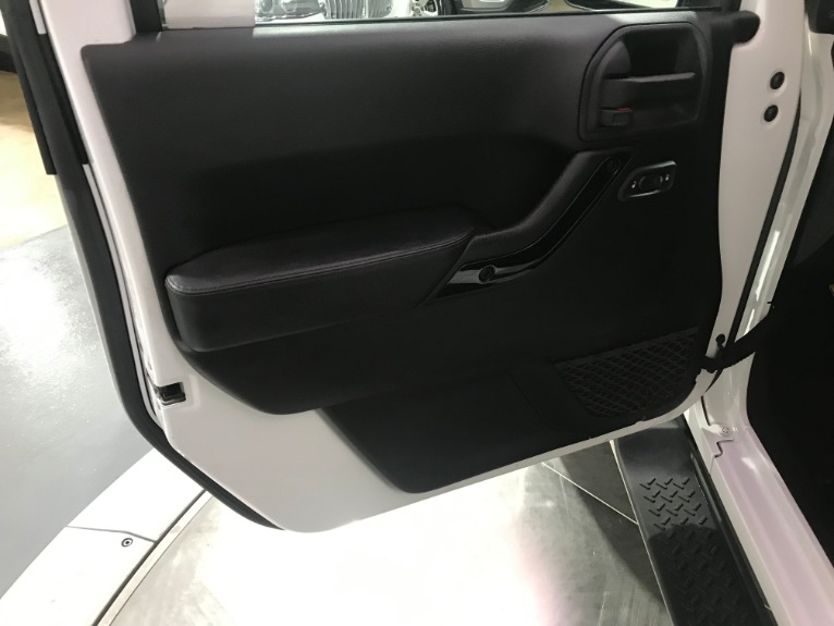 Used-2014-Jeep-Wrangler-Unlimited-Altitude-Edition
