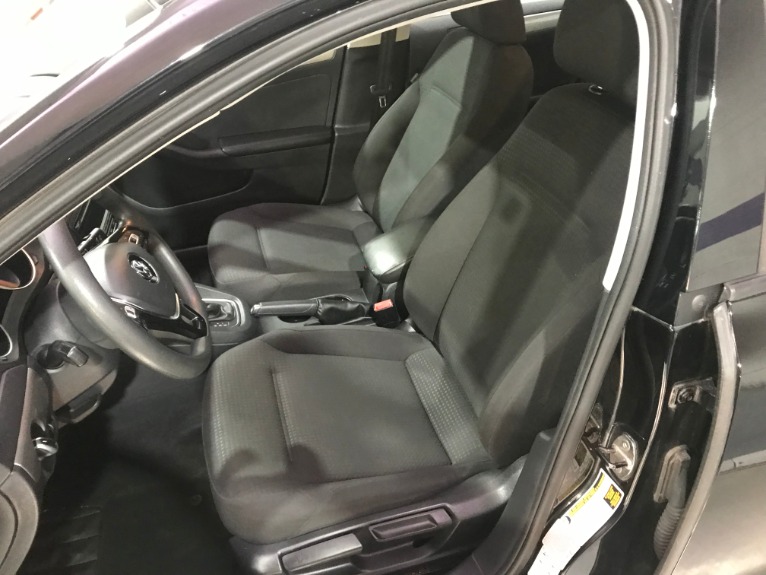Used-2015-Volkswagen-Jetta-SE-PZEV-FWD