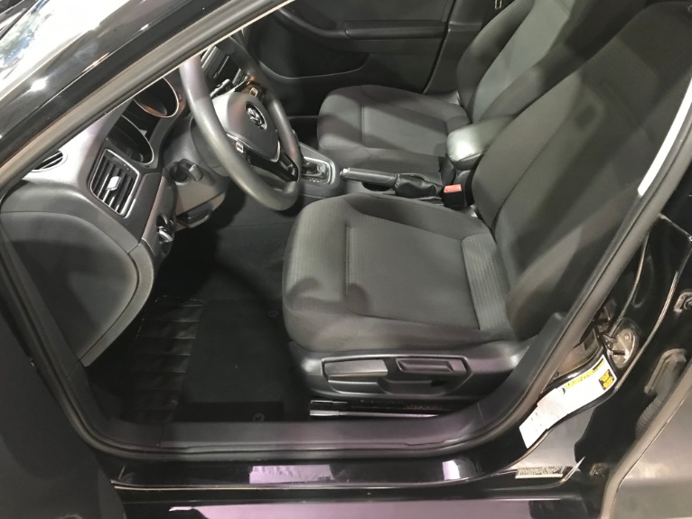 Used-2015-Volkswagen-Jetta-SE-PZEV-FWD