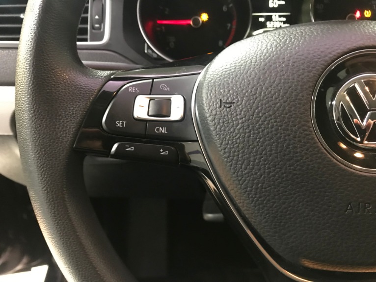 Used-2015-Volkswagen-Jetta-SE-PZEV-FWD