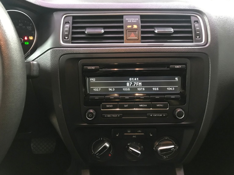 Used-2015-Volkswagen-Jetta-SE-PZEV-FWD