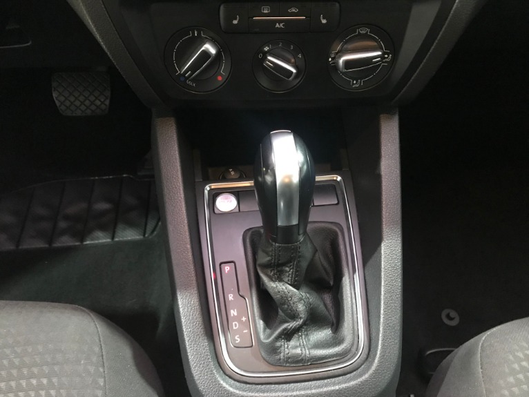 Used-2015-Volkswagen-Jetta-SE-PZEV-FWD
