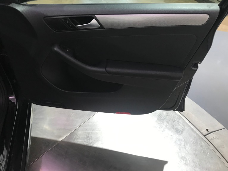 Used-2015-Volkswagen-Jetta-SE-PZEV
