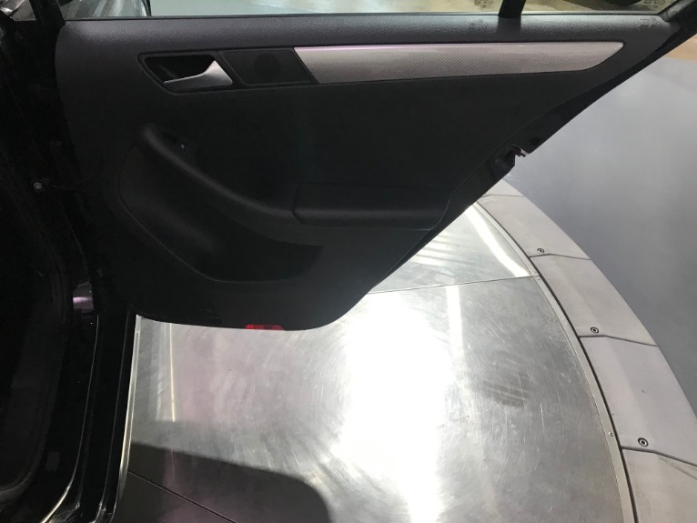 Used-2015-Volkswagen-Jetta-SE-PZEV