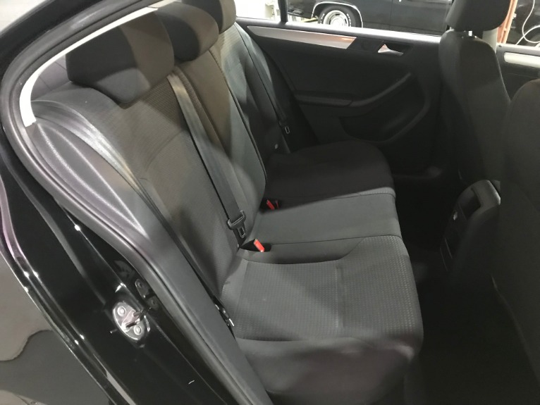 Used-2015-Volkswagen-Jetta-SE-PZEV