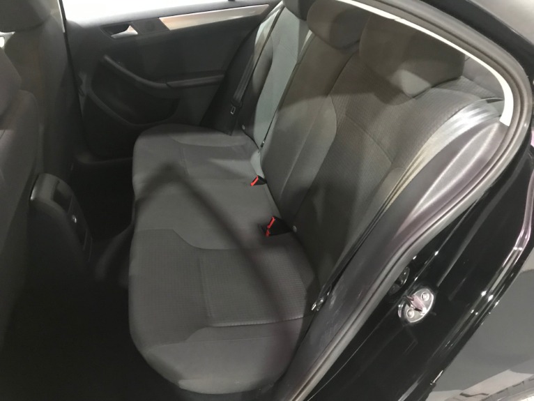 Used-2015-Volkswagen-Jetta-SE-PZEV