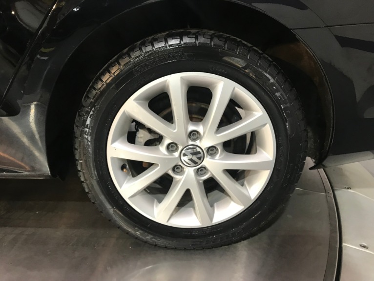Used-2015-Volkswagen-Jetta-SE-PZEV-FWD