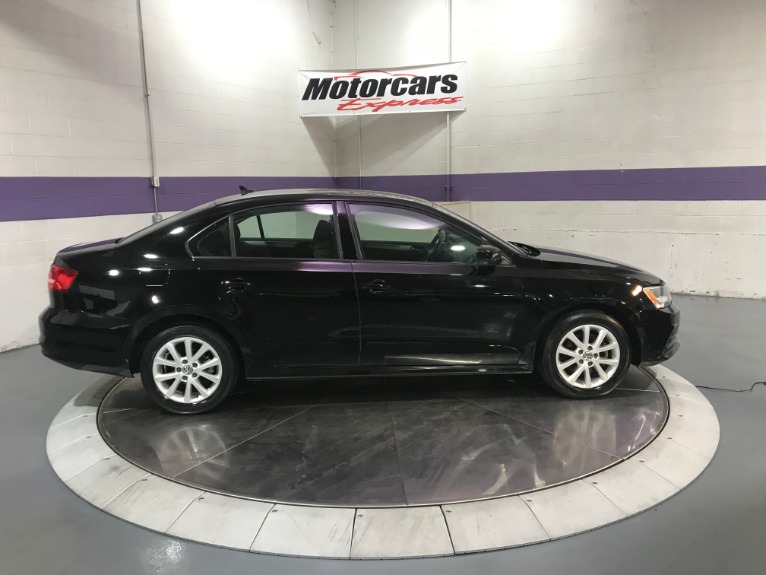 Used-2015-Volkswagen-Jetta-SE-PZEV-FWD