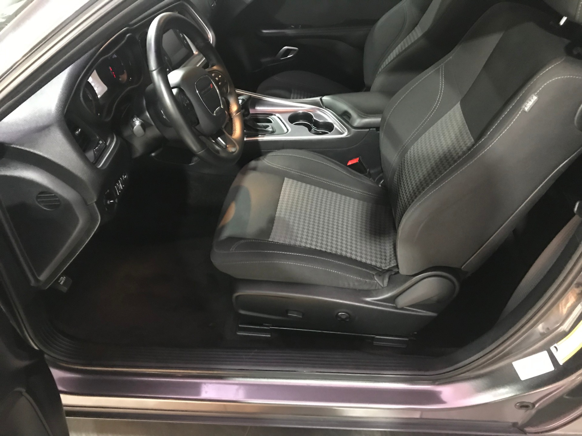 Used-2016-Dodge-Challenger-SXT