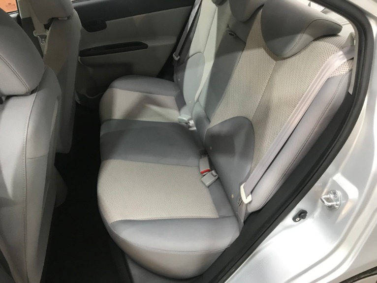 Used-2010-Hyundai-Accent-GLS