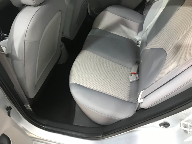Used-2010-Hyundai-Accent-GLS