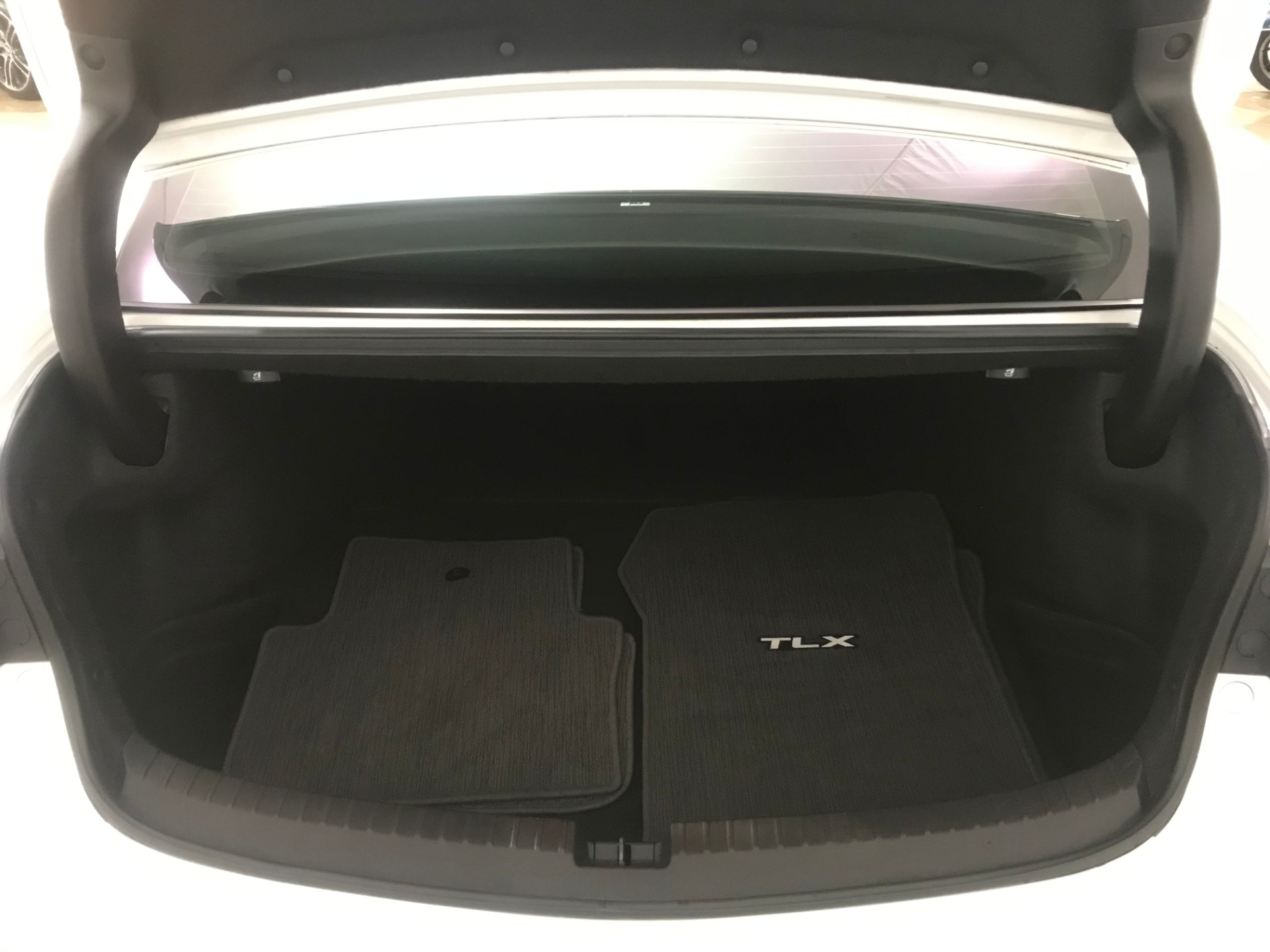 Used-2016-Acura-TLX-V6-w/Tech-FWD
