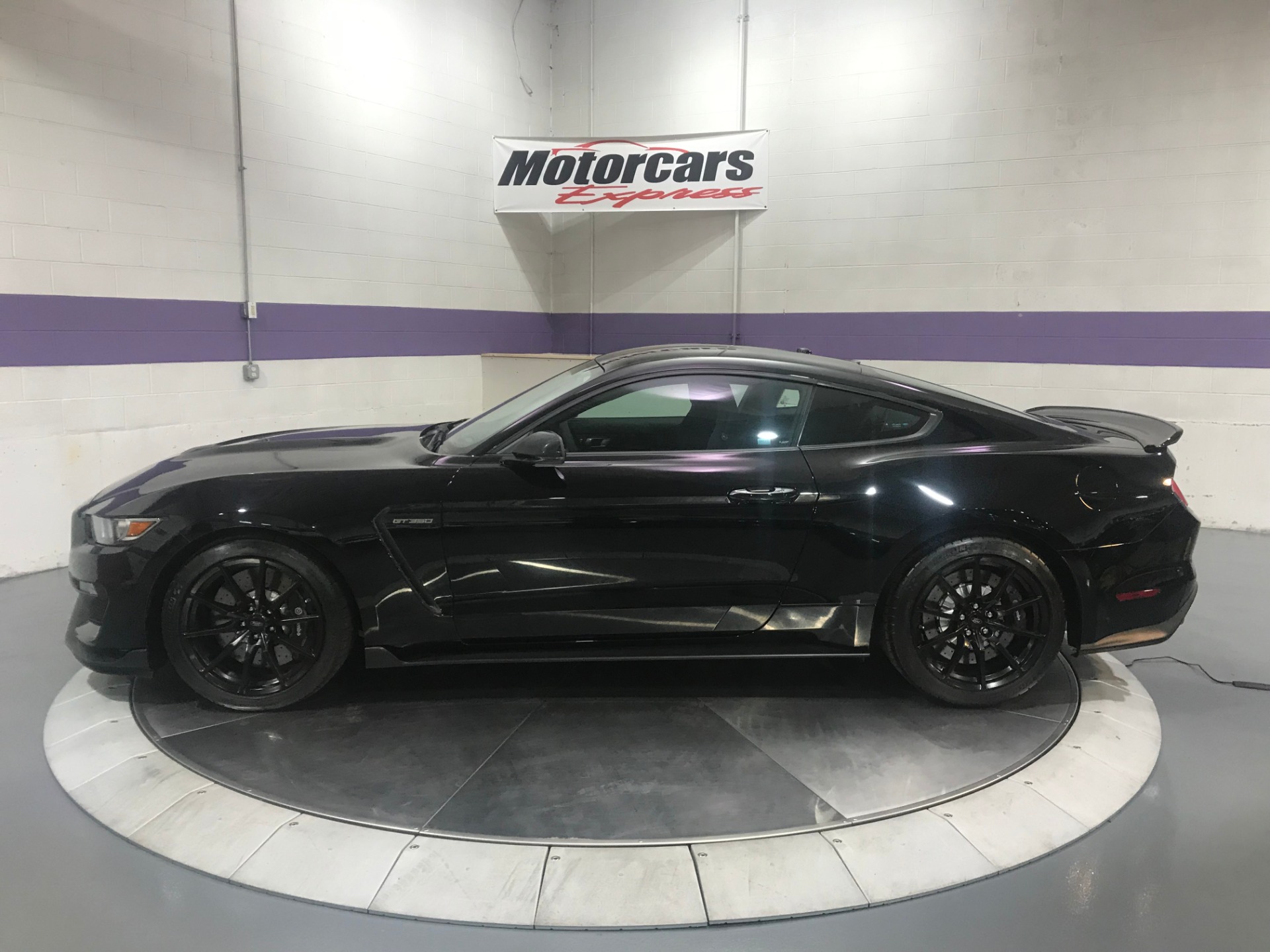 Used-2017-Ford-Mustang-Shelby-GT350