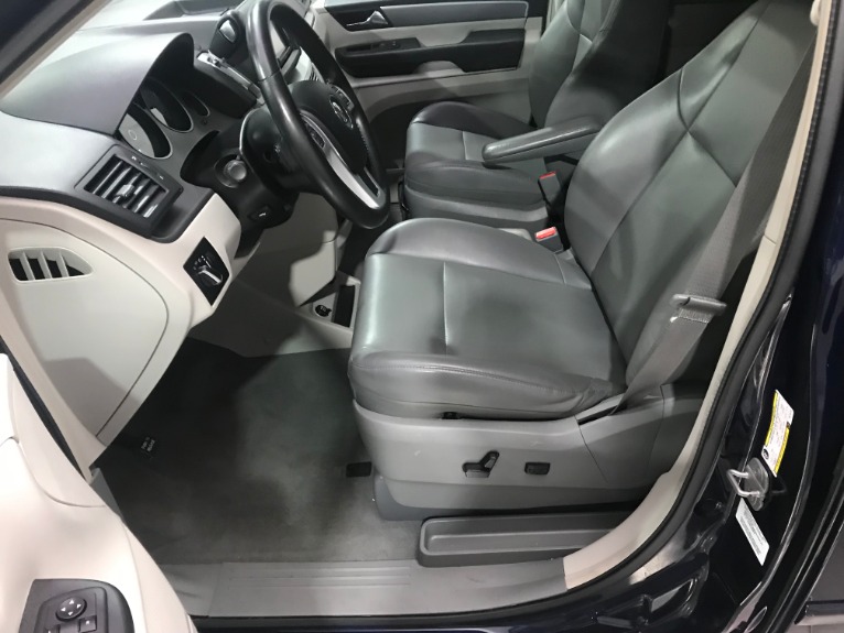 Used-2013-Volkswagen-Routan-SE