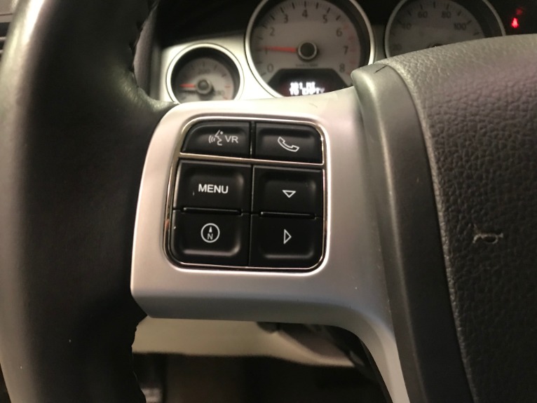 Used-2013-Volkswagen-Routan-SE
