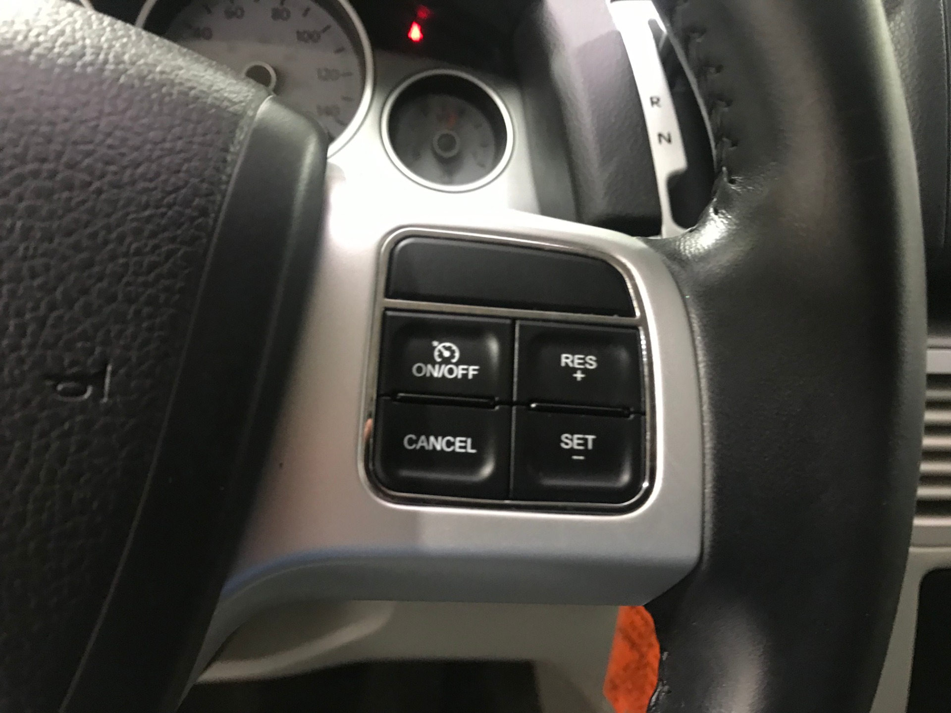 Used-2013-Volkswagen-Routan-SE
