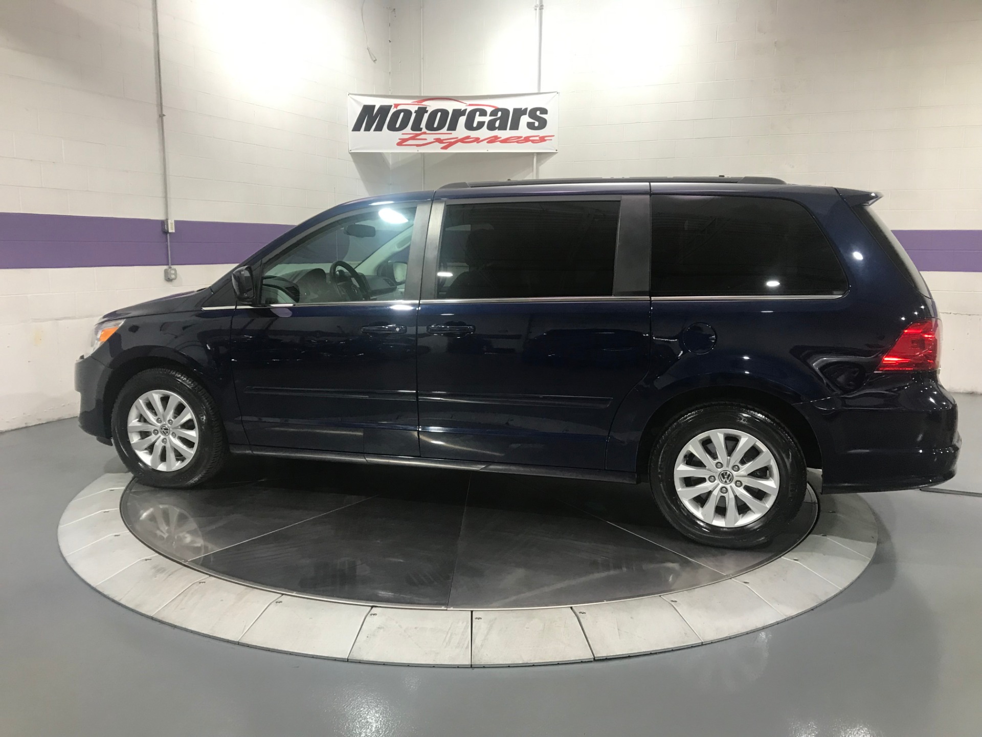 Used-2013-Volkswagen-Routan-SE