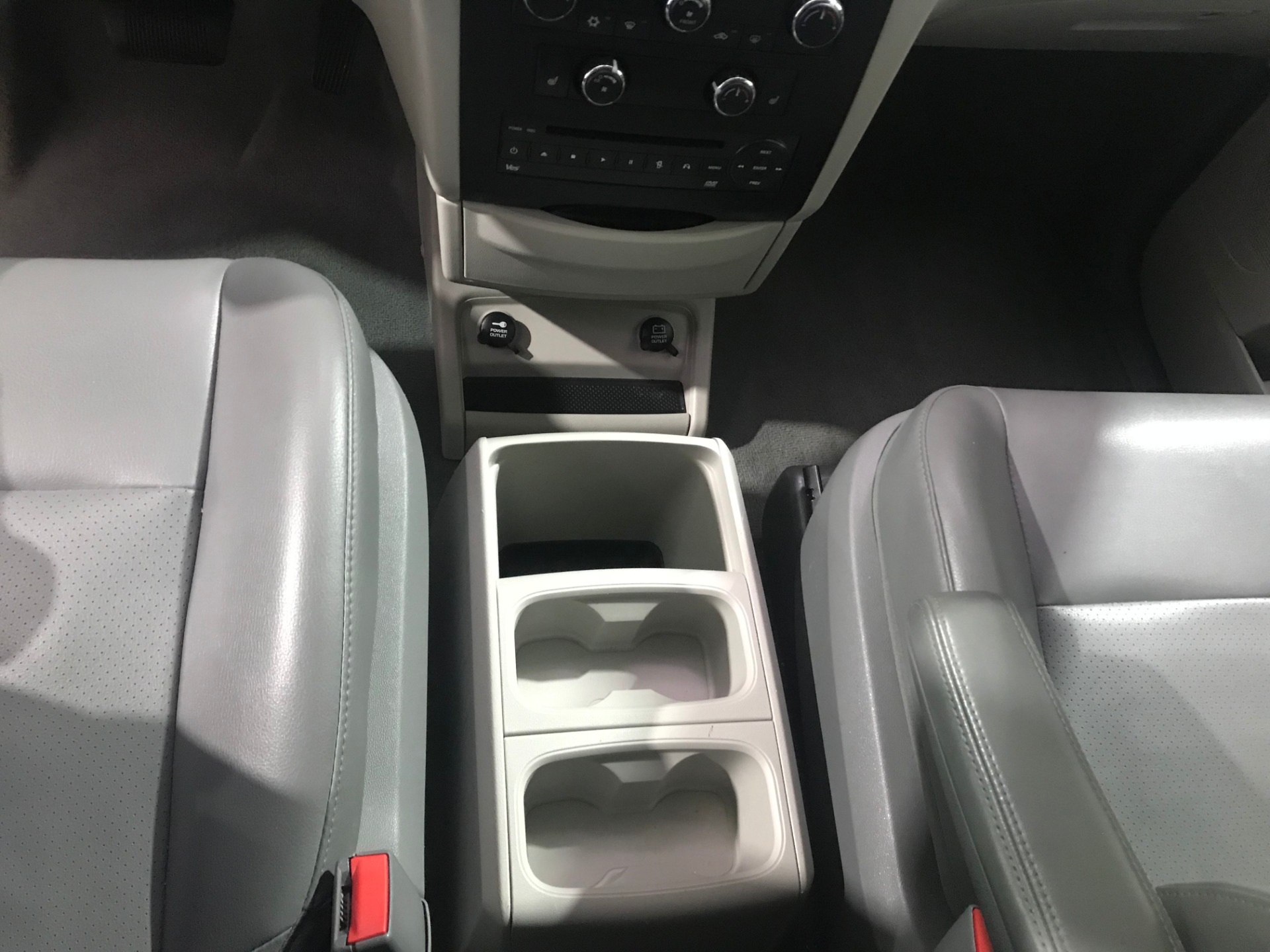 Used-2013-Volkswagen-Routan-SE