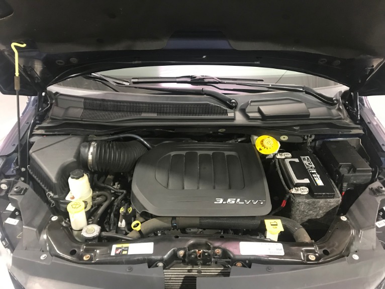 Used-2013-Volkswagen-Routan-SE