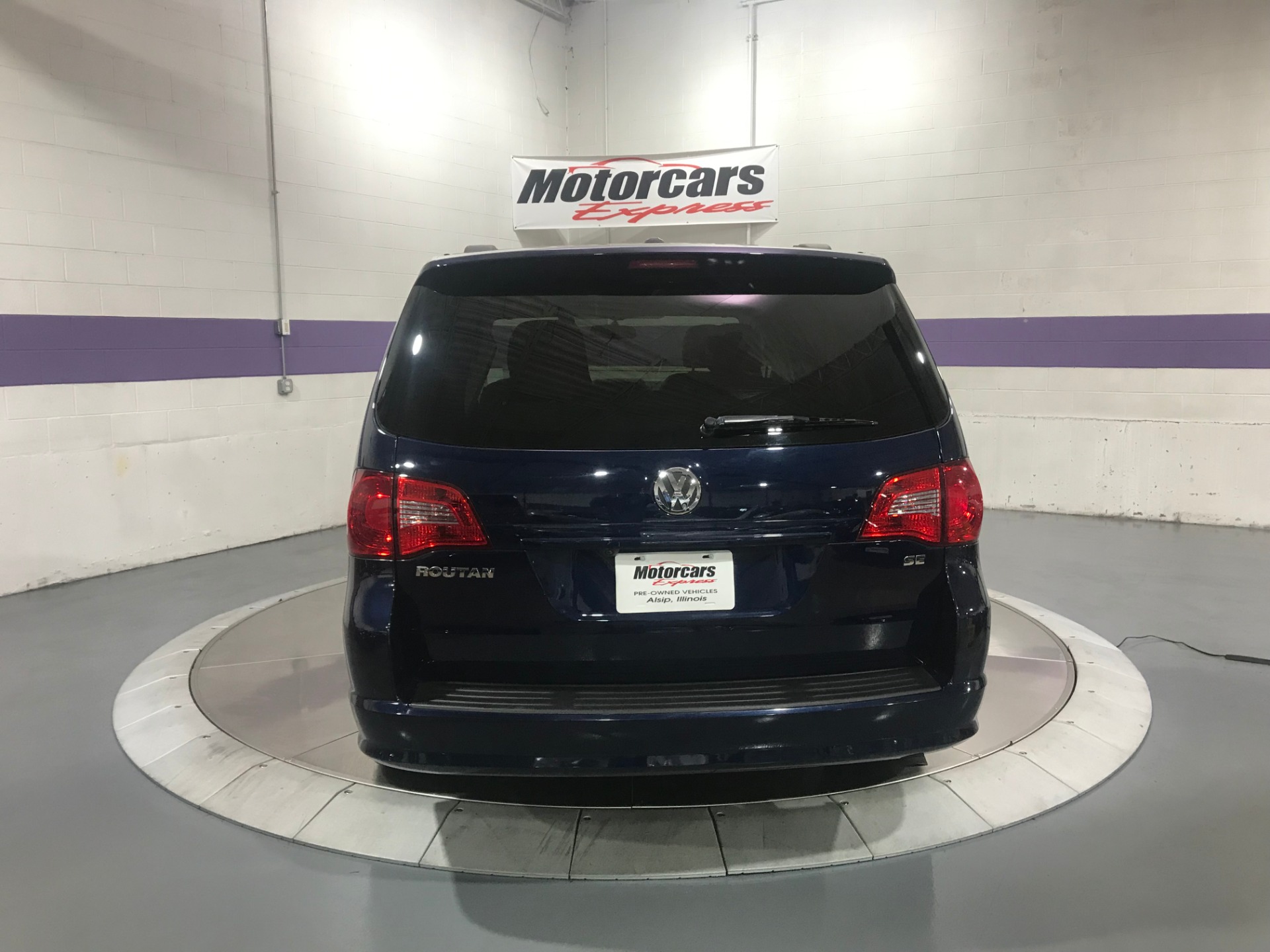 Used-2013-Volkswagen-Routan-SE