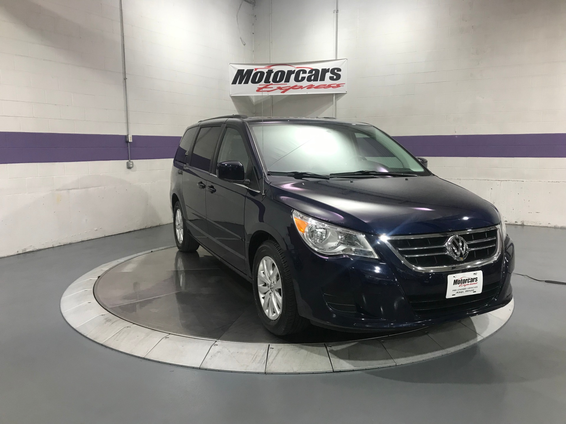 Used-2013-Volkswagen-Routan-SE