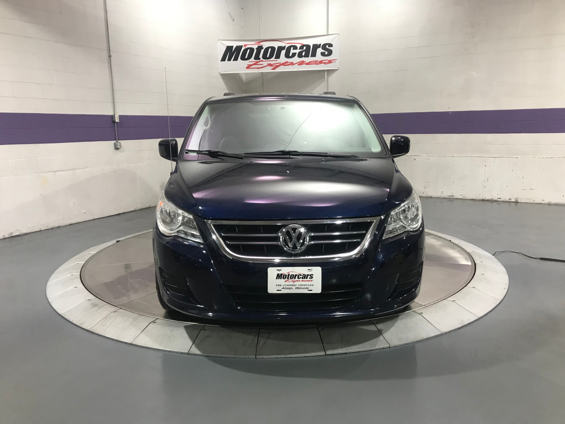 Used-2013-Volkswagen-Routan-SE