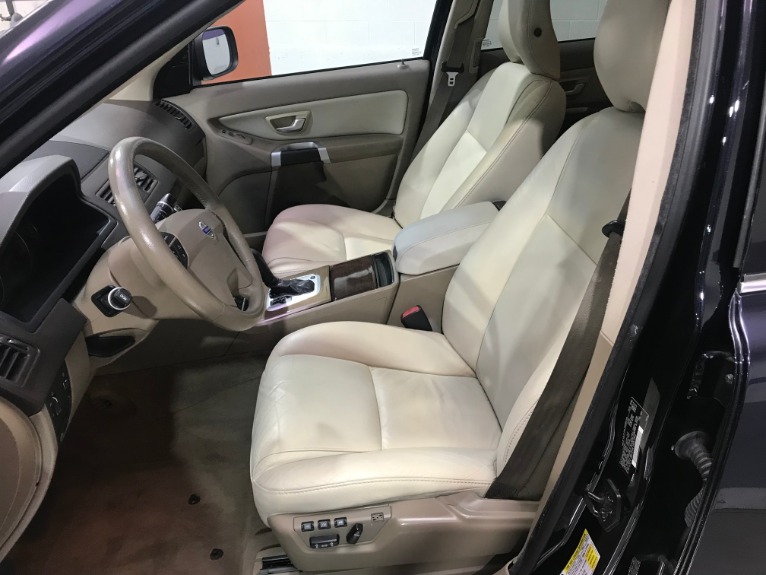 Used-2010-Volvo-XC90-32-AWD